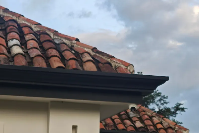 Cámara de videovigilancia en una residencia